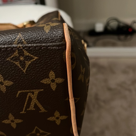 💎Authentic 💎 Louis Vuitton Manhattan GM Tote💎 - Picture 6 of 15